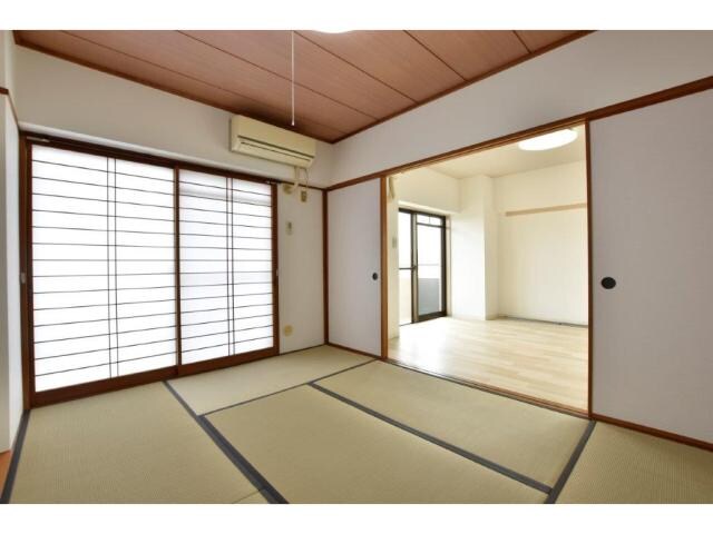 物件内観写真3　(落ち着きを感じる和室)