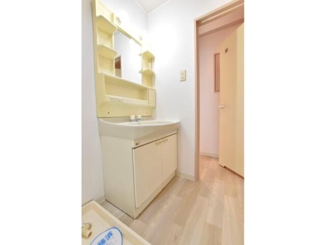 物件内観写真7　(洗面化粧台あり)