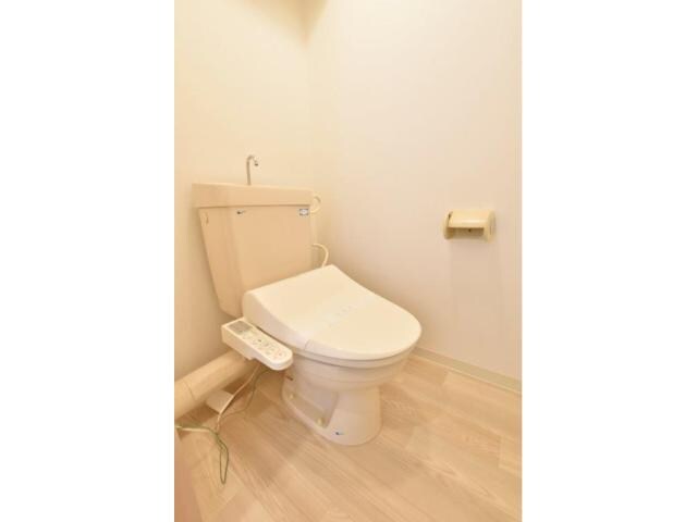 物件内観写真11　(温水洗浄便座付きトイレ)