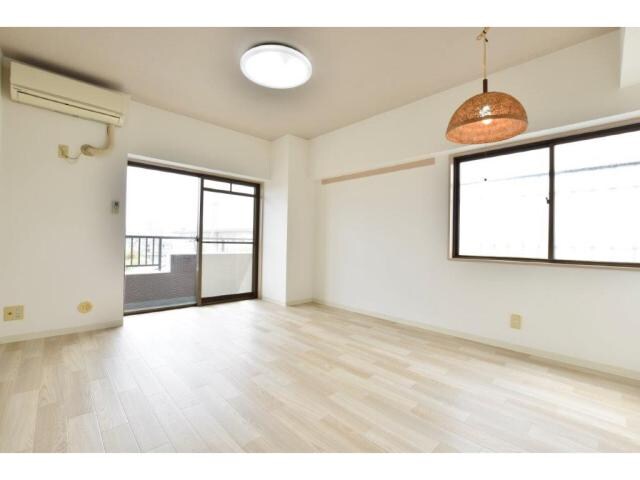 物件内観写真12　(別角度からのリビング)