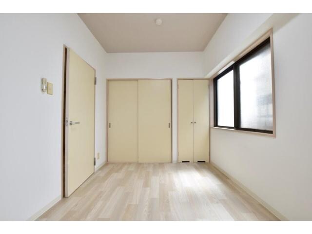 物件内観写真16　(6帖洋室収納付き)