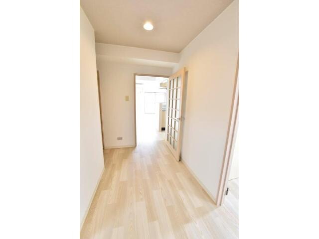 物件内観写真18　(玄関から室内)