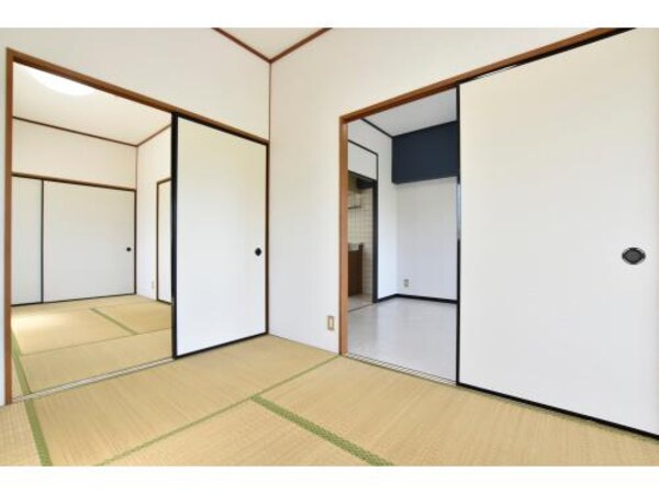 居室(写真は同タイプの別号室です。)