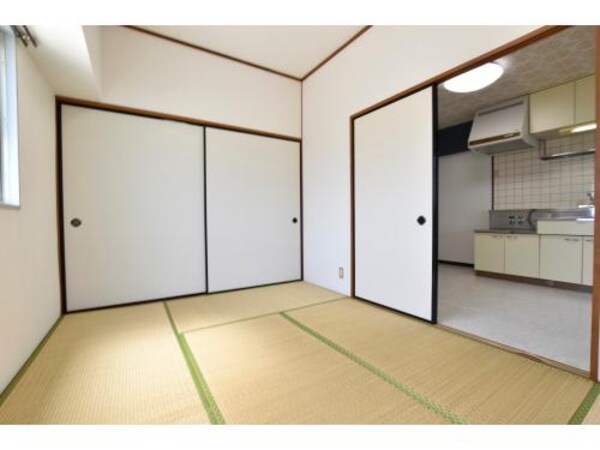 居室(写真は同タイプの別号室です。)
