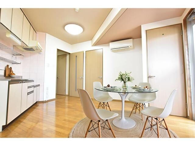 物件内観写真2　(DK8帖)