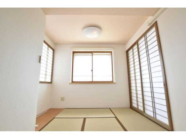 物件内観写真5　(3面採光)