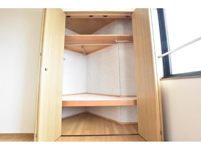 物件内観写真7　(6帖洋室収納)
