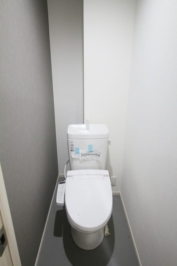 トイレ(※202号(反転タイプ)、建築中の写真です。)