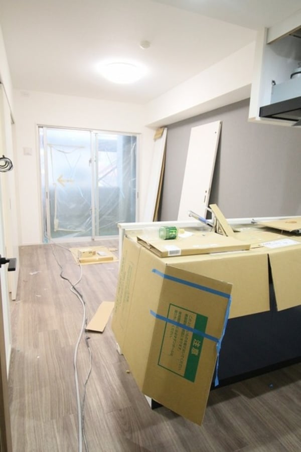 キッチン(※202号(反転タイプ)、建築中の写真です。)