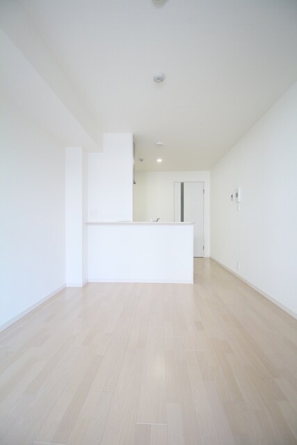 物件内観写真8　(※同間取り別部屋(反転)の写真です。内装の色など異なる場合がございます。)