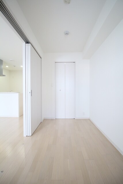 物件内観写真11　(※同間取り別部屋(反転)の写真です。内装の色など異なる場合がございます。)