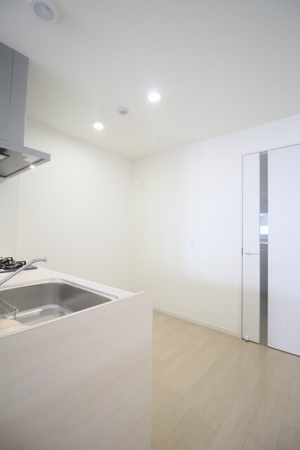 物件内観写真15　(※同間取り別部屋(反転)の写真です。内装の色など異なる場合がございます。)