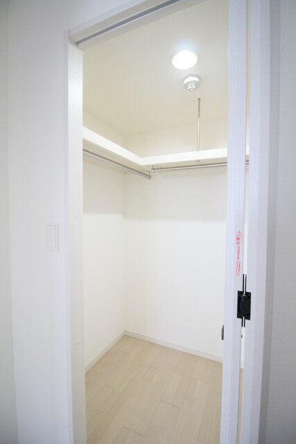 物件内観写真17　(※同間取り別部屋(反転)の写真です。内装の色など異なる場合がございます。)