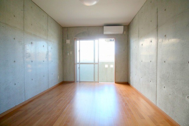 物件内観写真13　(コンクリート打ちっぱなしのオシャレな室内です♪)