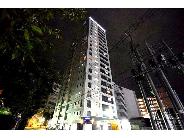 物件外観写真1　(夜の外観　全景)