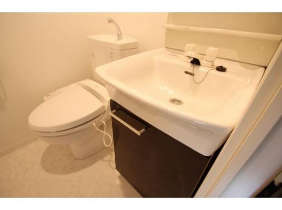 広島駅 徒歩5分 9階のトイレ(モデルルーム写真・他カラー有)