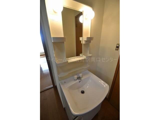 広島駅 徒歩18分 1階のバス