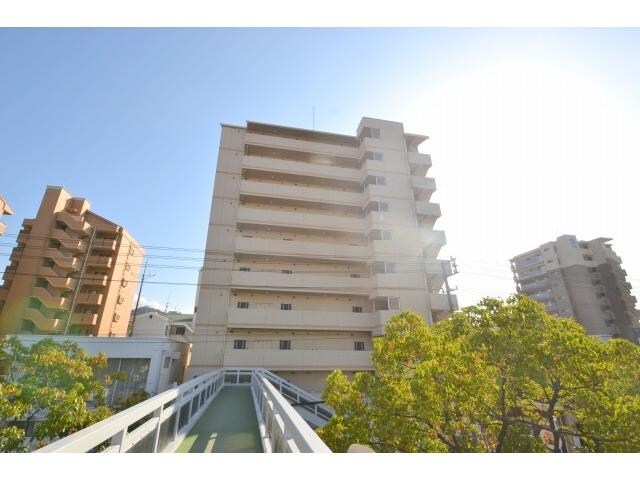 物件外観写真1　(全戸南向き　日当たり良好)