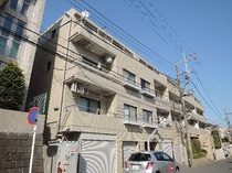 青山マンションの外観写真