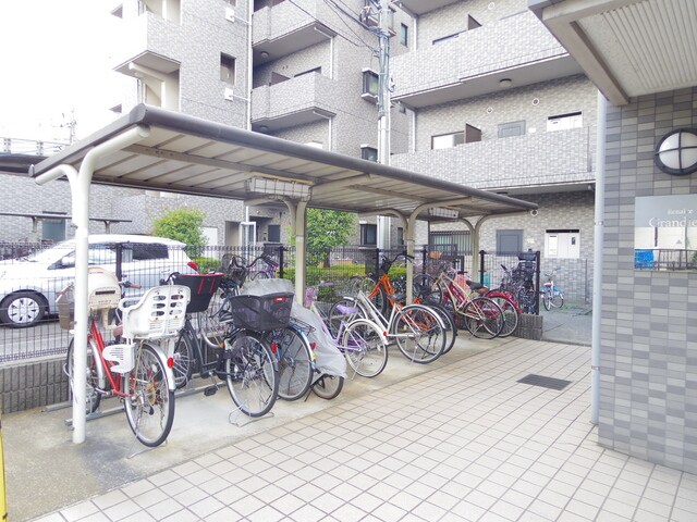 物件外観写真4　(屋根付き駐輪場)