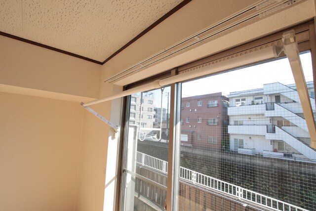 物件内観写真19　(室内物干し)