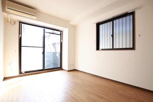 居室(2面採光の洋室7.6帖)