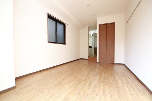 物件内観写真9　(7.6帖の洋室)