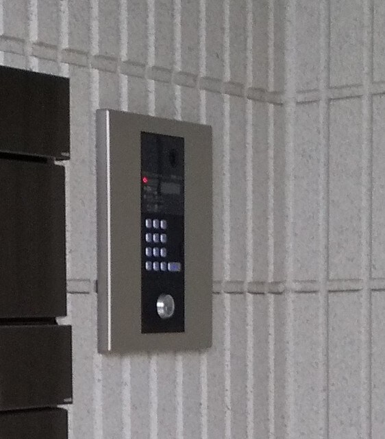 物件外観写真4　(オートロック)