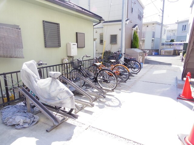 物件外観写真4　(駐輪場)