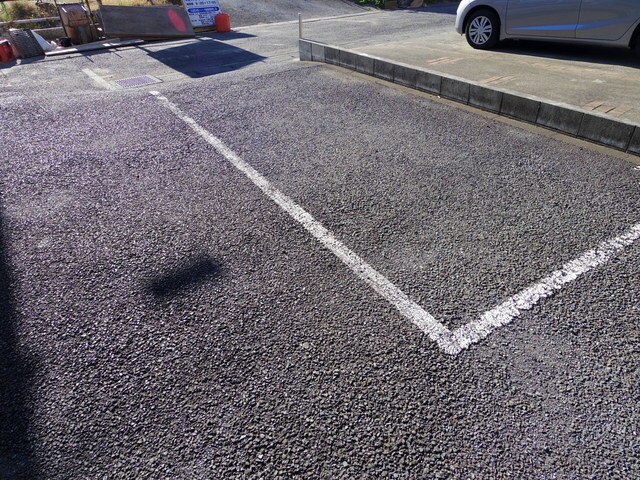 物件外観写真4　(駐車場（空き要確認）)