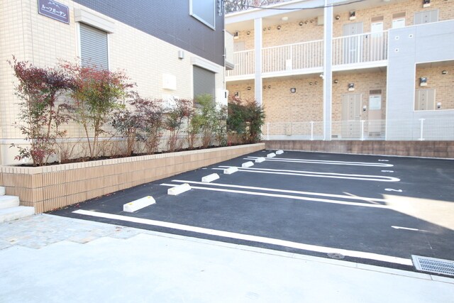 物件外観写真4　(駐車場要空き確認)