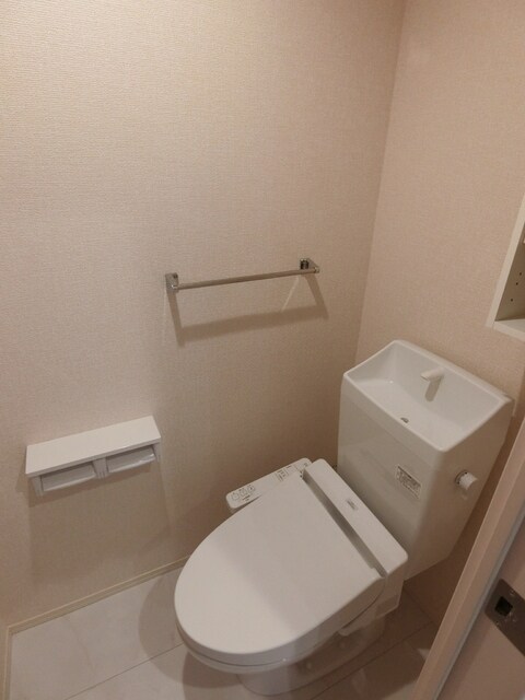 物件内観写真17　(洗浄便座♪)