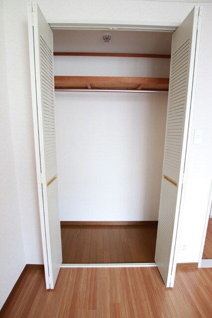 物件内観写真18　(5帖洋室クローゼット)