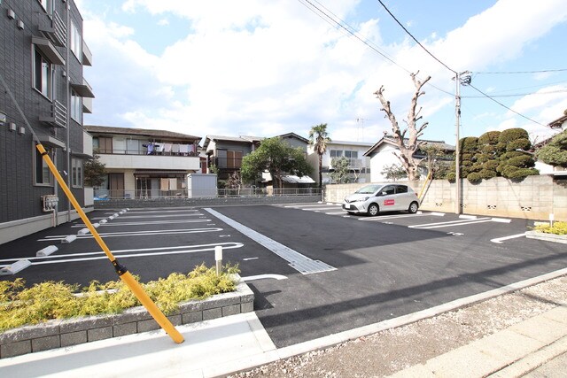 物件外観写真4　(敷地内駐車場※空要確認)