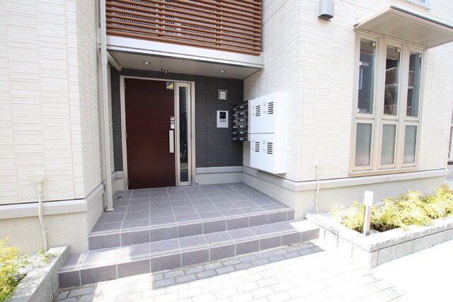 物件外観写真7　(オートロック付のエントランス♪)