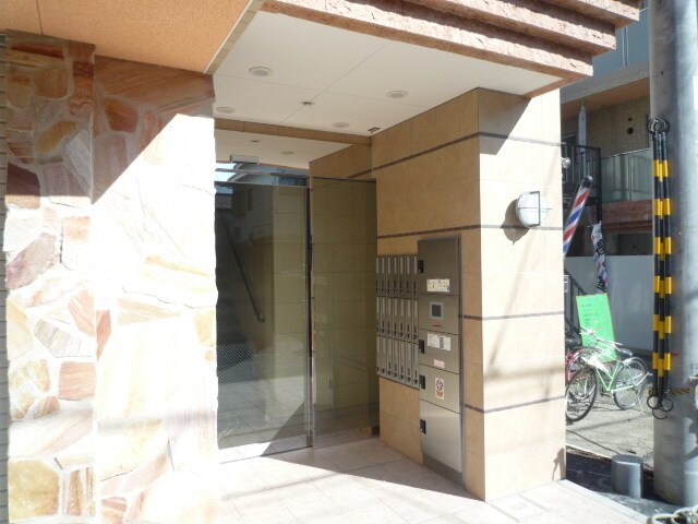 物件外観写真3　(建物入り口)