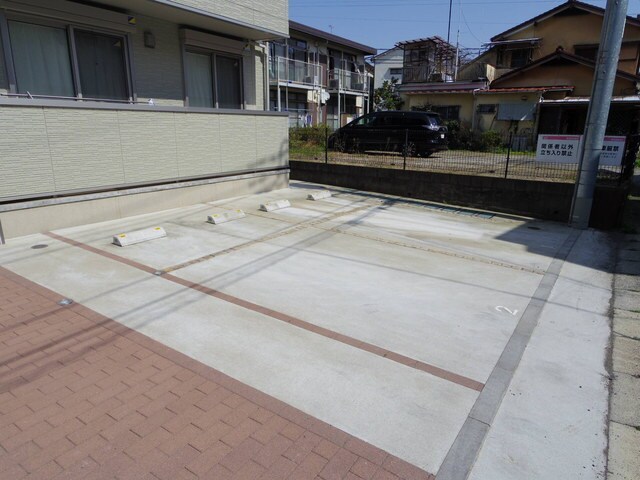 物件外観写真4　(★敷地内駐車場★（有料・要空き確認）)