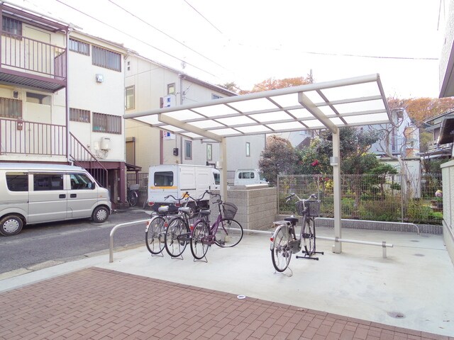 物件外観写真7　(屋根付き駐輪場)