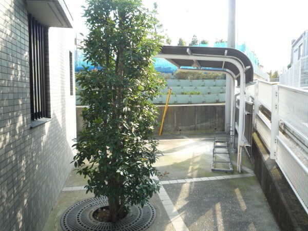 共用設備(屋根付駐輪場)