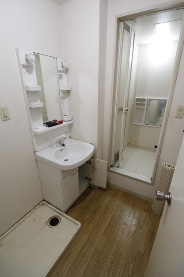 居室(※クリーニング前の写真になります。)