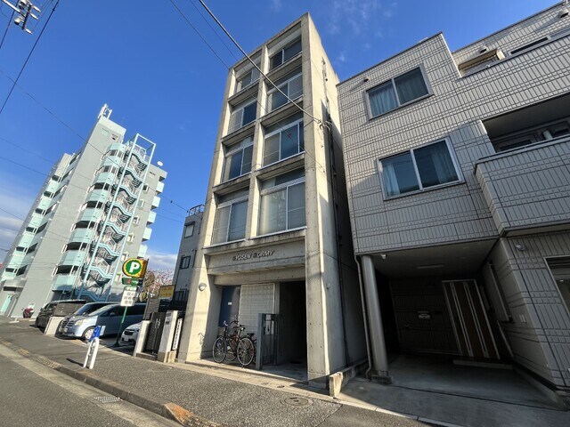 物件外観写真1　(★全室角部屋コンクリート打ち放しマンション★)