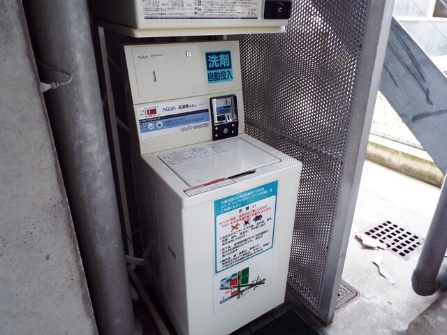 物件外観写真5　(1Ｆ　コインランドリーございます（有料）♪)