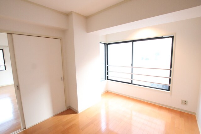 物件内観写真15　(★リビング横の6畳のお部屋★)