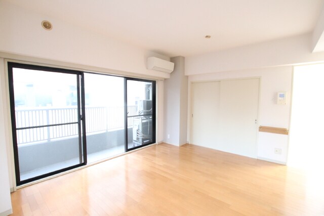 物件内観写真18　(★12.2畳のリビング★)