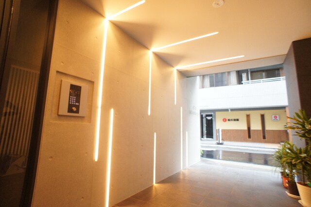 物件外観写真5　(安心のオートロック付きです♪)