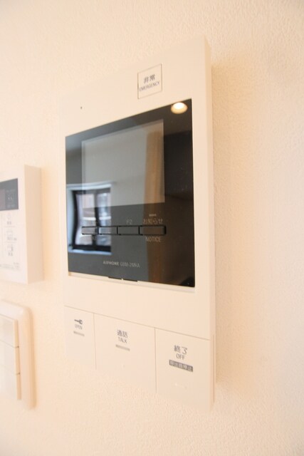 物件内観写真10　(■来訪者が確認できるモニターホン■)