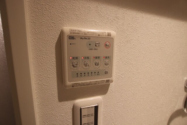 物件内観写真22　(浴室乾燥機のスイッチです♪)