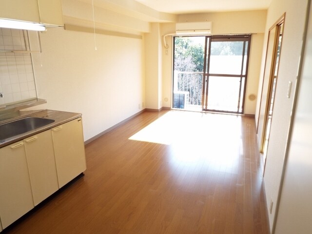 物件内観写真7　(※別室参考写真　ＬＤＫ１０帖♪)