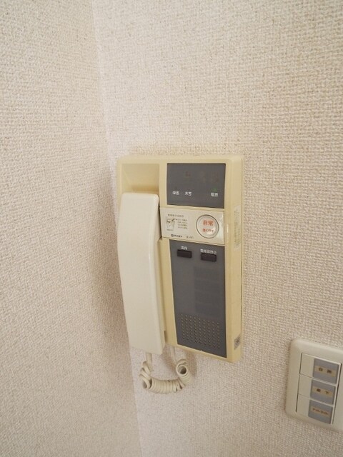 物件内観写真9　(※別室参考写真　インターフォンで来訪者をチェック！！)
