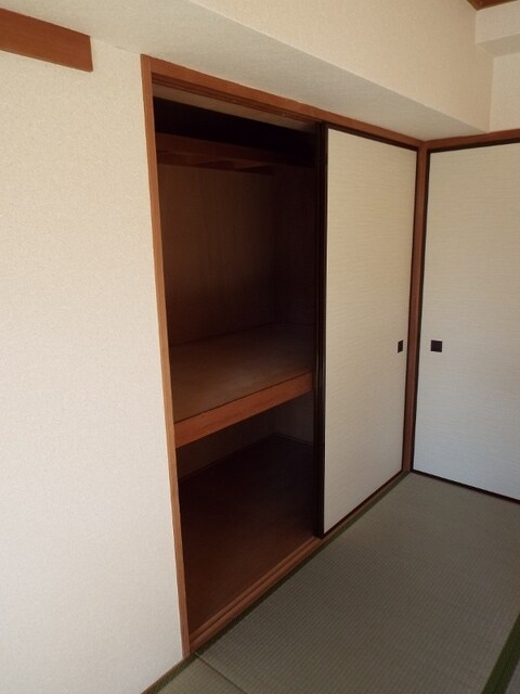 物件内観写真11　(※別室参考写真　押入れ収納☆)